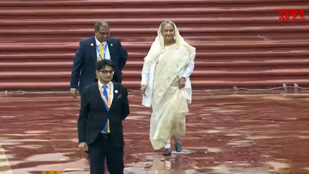 মহাত্মা গান্ধীকে শ্রদ্ধা জানাতে রাজঘাটে শেখ হাসিনাসহ বিশ্ব নেতারা