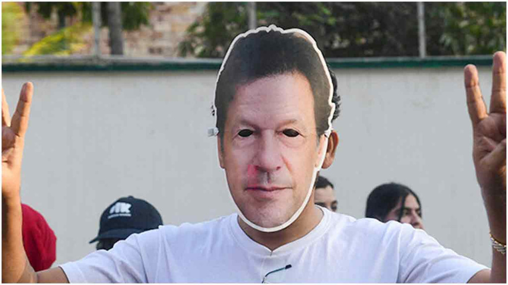 স্বতন্ত্রদের হারানোর শঙ্কায় পিটিআই, জোট সঙ্গী খুঁজছেন নওয়াজ