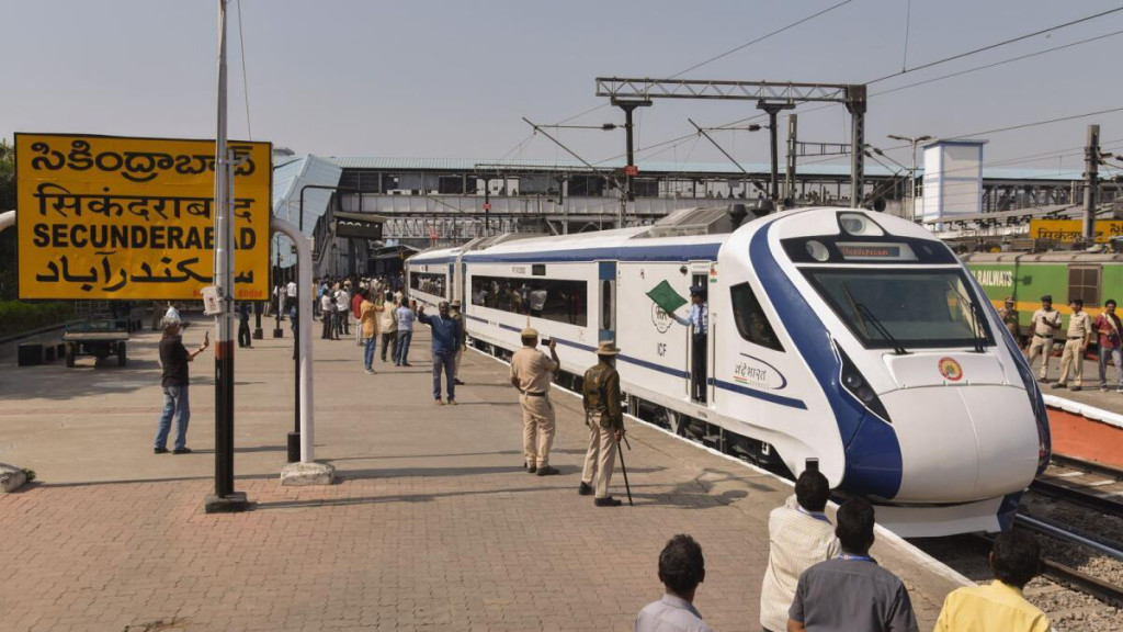 টিকিট ছাড়া ট্রেনে ওঠা যাত্রীর কাল হলো সিগারেট