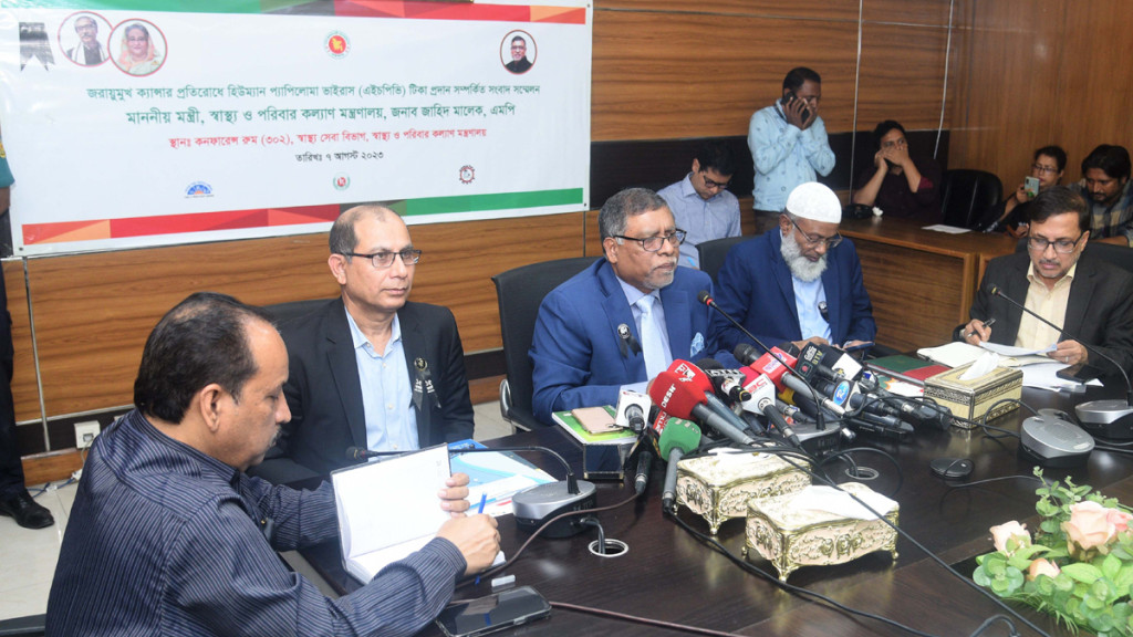 সেপ্টেম্বর থেকে জরায়ুমুখ ক্যান্সার প্রতিরোধে টিকা