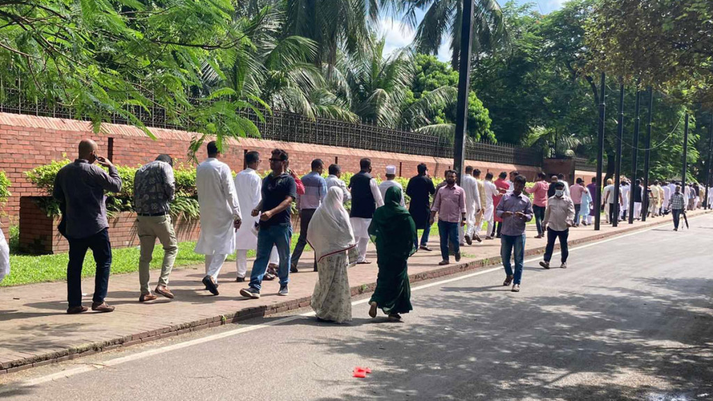 গণভবনে প্রবেশ করছেন জনপ্রতিনিধিরা