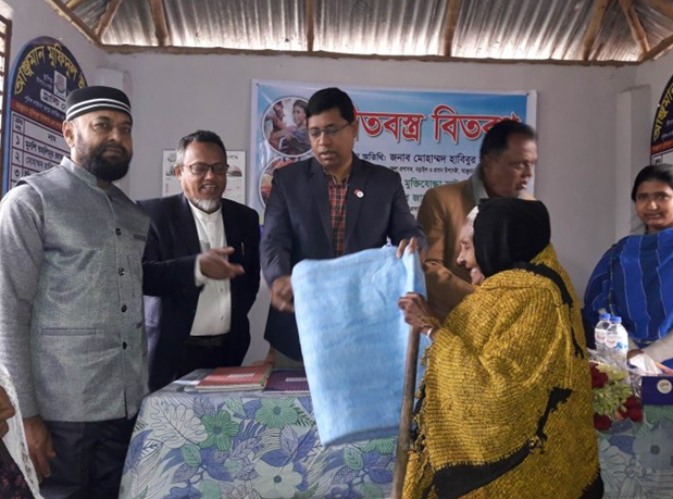নড়াইলে আঞ্জুমান মফিদুলের শীতবস্ত্র বিতরণ
