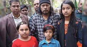 নড়াইলে প্রয়াত বিশুর বাড়িতে জেমস