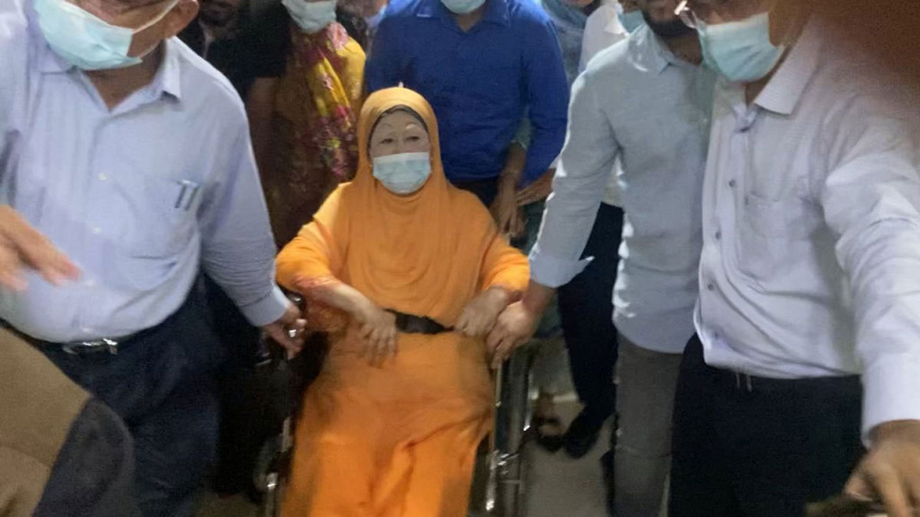 নিবিড় পর্যবেক্ষণে খালেদা জিয়া : চিকিৎসক