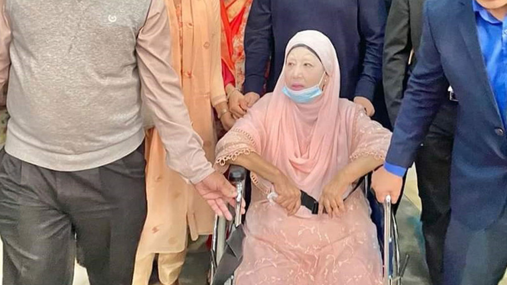 স্বাস্থ্যের পরীক্ষা শেষে বাসায় ফিরছেন খালেদা জিয়া