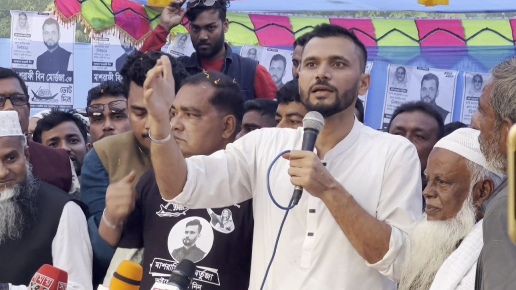 নির্বাচনি আচরণবিধি লঙ্ঘন নড়াইলে মাশরাফীসহ ৩ প্রার্থীকে ৩৫ হাজার টাকা জরিমানা