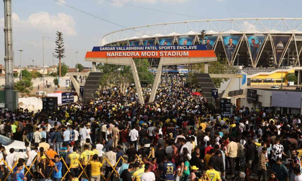 গ্যালারি ভরাতে ফ্রিতে নারী দর্শক আনছে ভারত