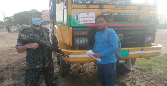 নড়াইলে ৪ যানবাহনকে জরিমানা