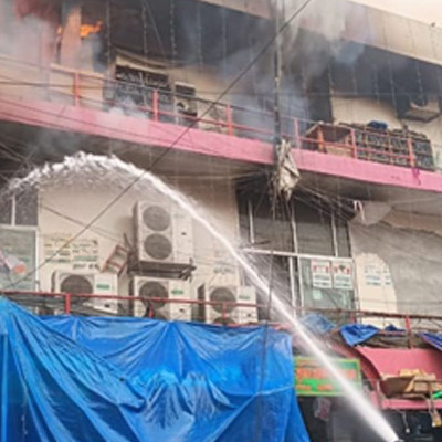 ঢাকায় নিউমার্কেটের নিউ সুপার মার্কেট আগুন নিয়ন্ত্রণে