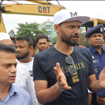 ছোটবেলার সেই খেলার মাঠ সংস্কারের কাজ উদ্বোধন করলেন মাশরাফী