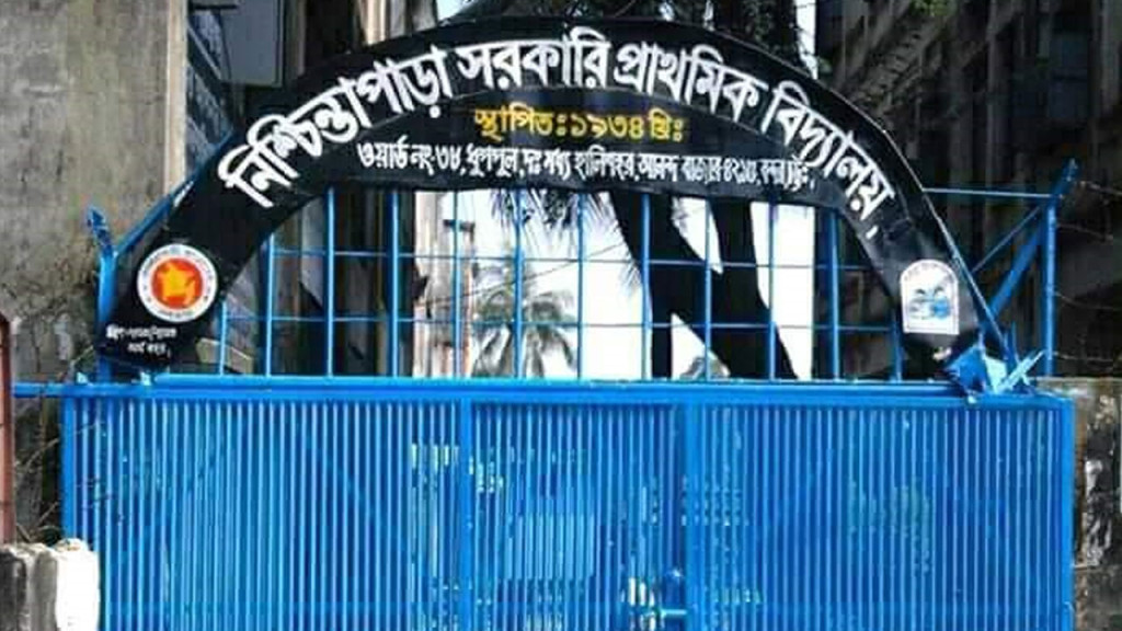 চট্টগ্রামে ভোট কেন্দ্রে আগুন