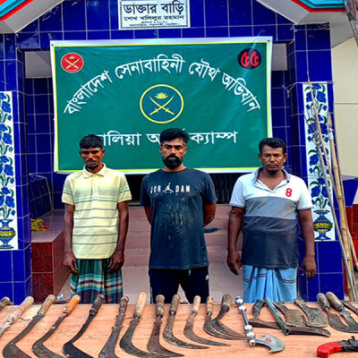 কালিয়ায় সেনা অভিযানে ওয়ান শুটারগানসহ আটক ৩, উদ্ধার বিপুল দেশীয় অস্ত্র
