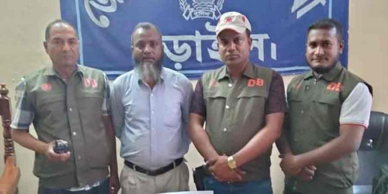 নড়াইল জেলা ডিবি পুলিশের অভিযানে সাজাপ্রাপ্ত পালাতক আসামি গ্রেফতার