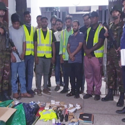 সেনাবাহিনীর অভিযানে যশোর-নড়াইল হাইওয়েতে চাঁদাবাজ চক্রের ৯ সদস্য আটক