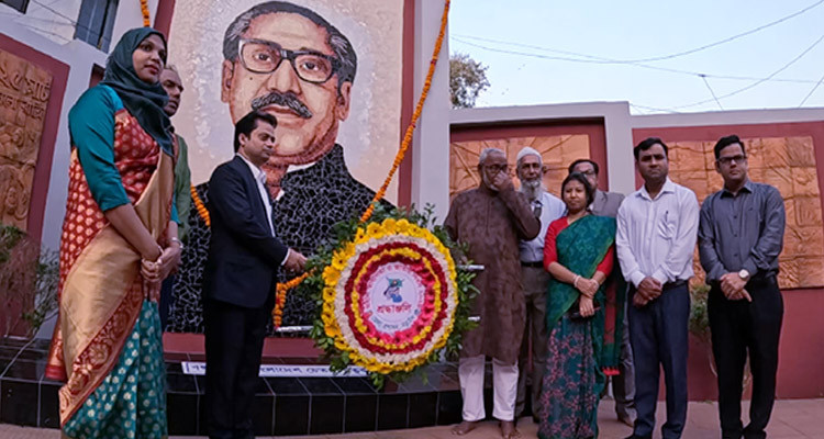 নড়াইলে স্বাধীনতা দিবসে মুক্তিযোদ্ধ স্মৃতিস্তম্ভে ও বঙ্গবন্ধুর ম্যুরালে শ্রদ্ধা নিবেদন