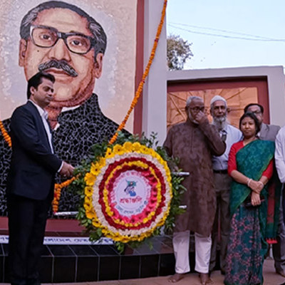 নড়াইলে স্বাধীনতা দিবসে মুক্তিযোদ্ধ স্মৃতিস্তম্ভে ও বঙ্গবন্ধুর ম্যুরালে শ্রদ্ধা নিবেদন