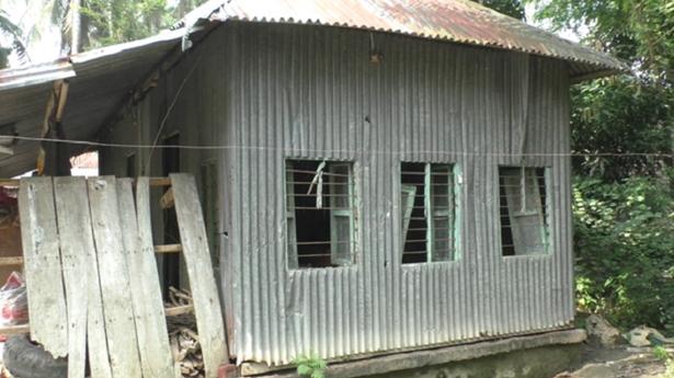 নড়াইলে সদস্যপ্রার্থীর বিরুদ্ধে বীর মুক্তিযোদ্ধার বাড়িতে হামলার অভিযোগ