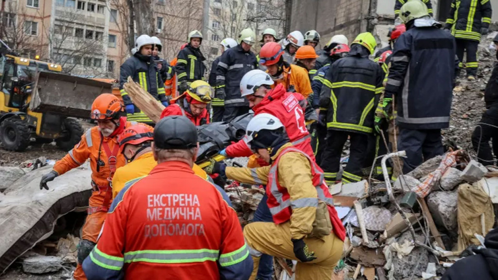 ইউক্রেনে অ্যাপার্টমেন্ট ব্লকে রাশিয়ার হামলা, নারী-শিশুসহ নিহত ৭