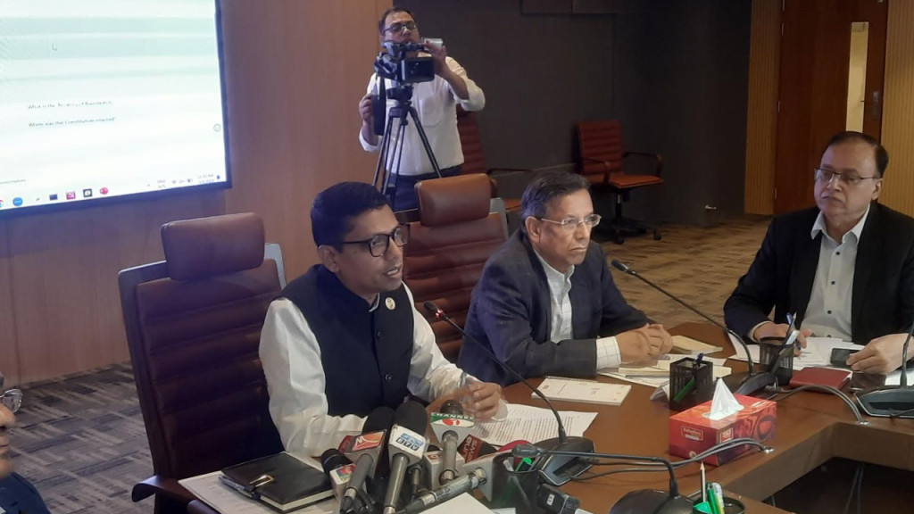 কৃত্রিম বুদ্ধিমত্তায় সচেতনতা তৈরি করতে না পারলে ঝুঁকি রয়েছে : পলক