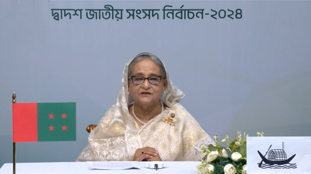 জাতির উদ্দেশে ভাষণ দিচ্ছেন প্রধানমন্ত্রী