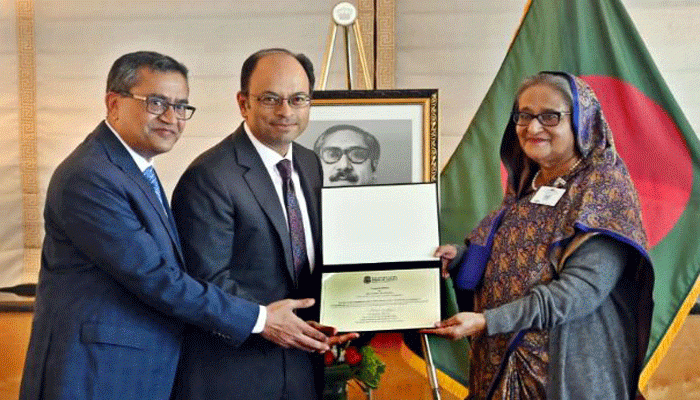 প্রধানমন্ত্রীকে ব্রাউন ইউনিভার্সিটি মেডিকেল স্কুলের বিশেষ সম্মাননা