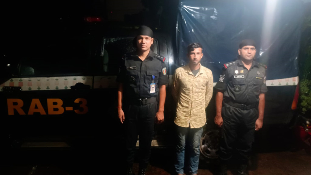 বরিশালে ইজিবাইক চালককে পিটিয়ে হত্যা, পলাতক আসামি ঢাকায় গ্রেপ্তার