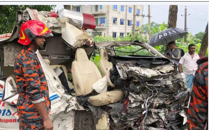 গোপালগঞ্জে অ্যাম্বুলেন্স ও ভেকুর সংঘর্ষে নিহত ৪, আহত ৩