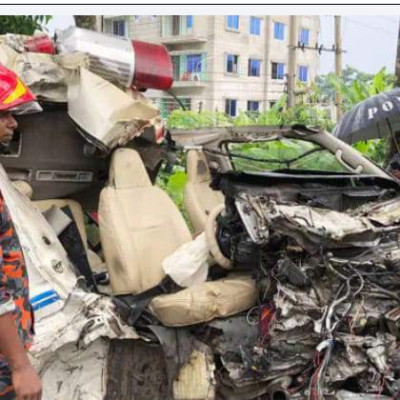 গোপালগঞ্জে অ্যাম্বুলেন্স ও ভেকুর সংঘর্ষে নিহত ৪, আহত ৩