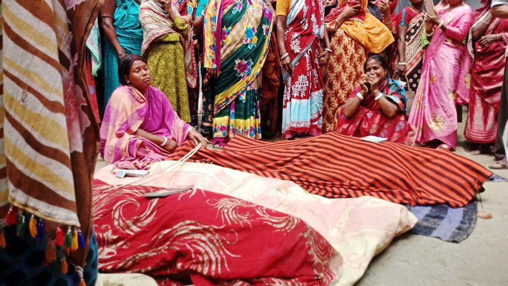 সন্তানের সামনে স্ত্রীকে কুপিয়ে হত্যা, অতঃপর গলায় ফাঁস