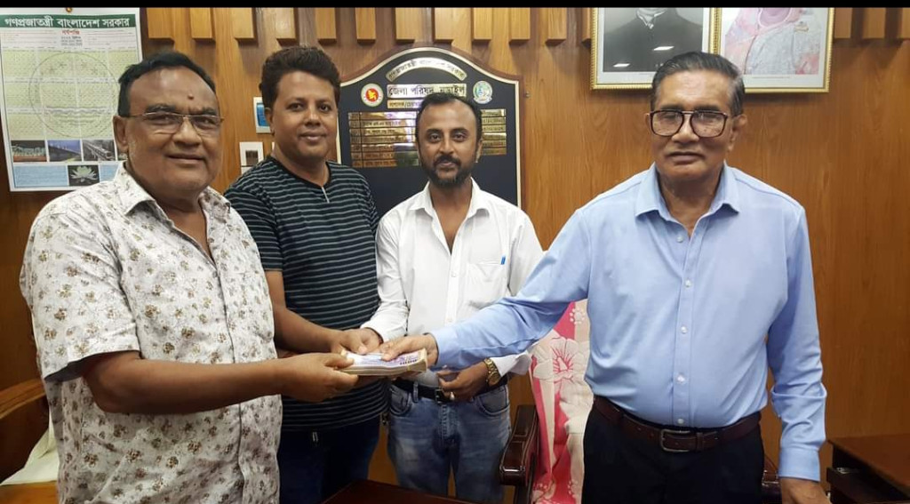 জন্মাষ্টমী অনুষ্ঠানে মাশরাফী বিন মোর্ত্তজার অনুদানের টাকা হস্তান্তর