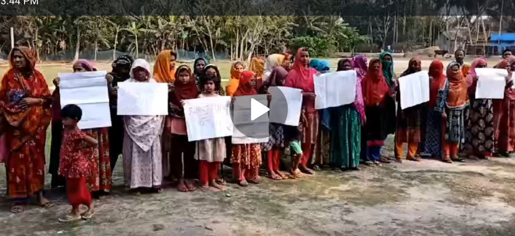 নড়াইলে মিথ্যা অপহরণ ও ধর্ষণ মামলার প্রতিবাদে মানববন্ধন