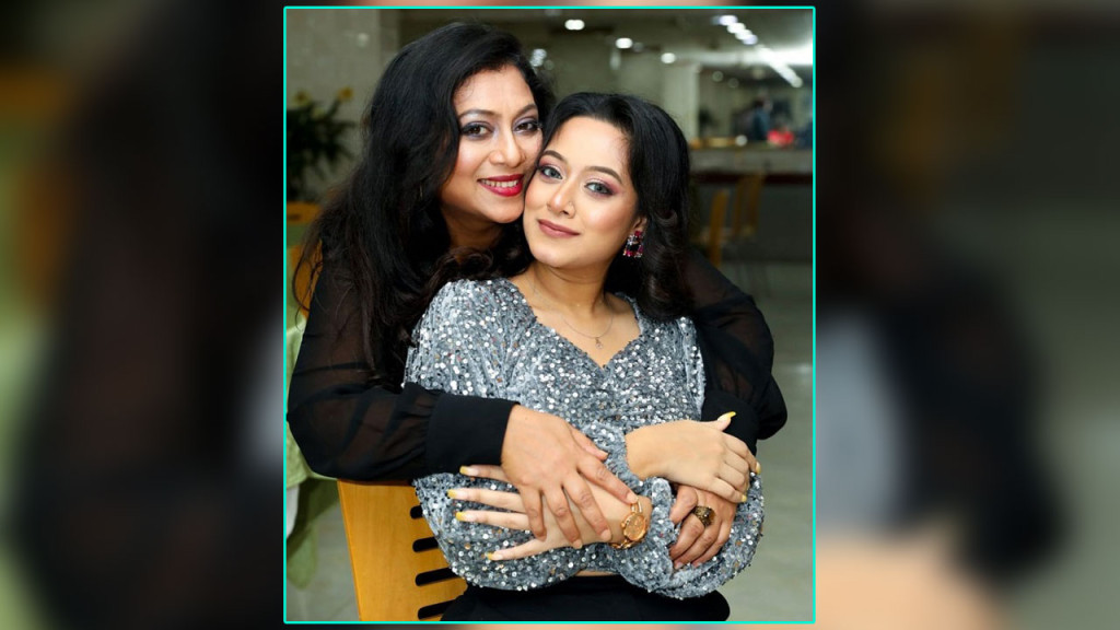 শাবনূরকে ‘মা’ মনে করেন দীঘি!