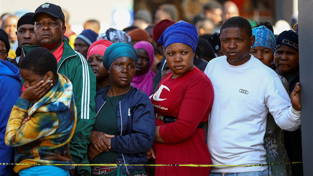 পুলিশের ভয়ে বন্ধ ছিল মূল দরজা, আগুন থেকে বাঁচতে লাফিয়ে পড়েন অনেকে