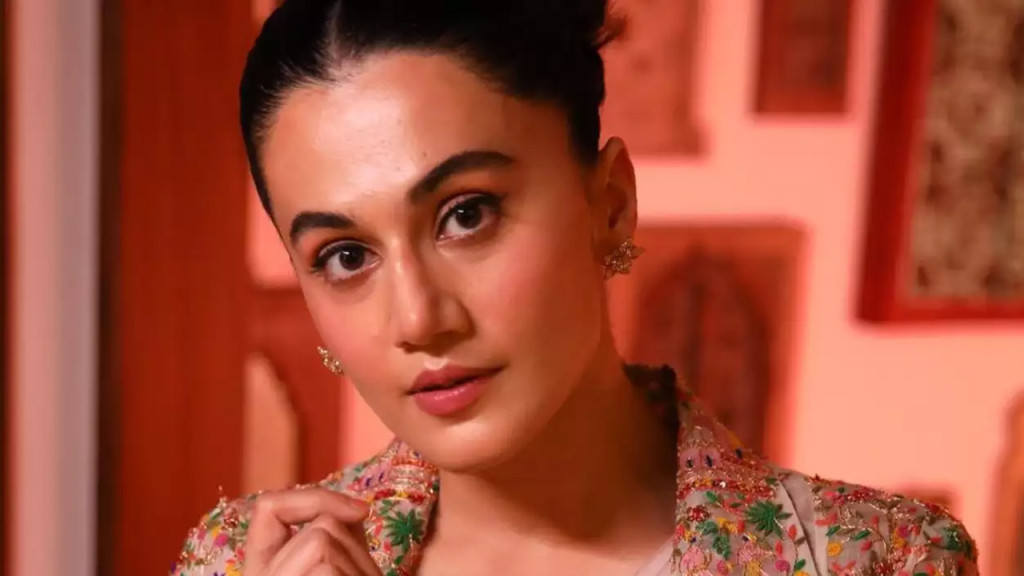 স্বামীর কথা জিজ্ঞেস করতেই কী উত্তর দিলেন তাপসী?