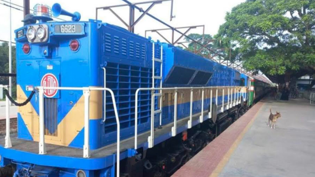 পদ্মা সেতু হয়ে ভাঙ্গা রেলপথ : ট্রায়াল ট্রেন এখন রাজবাড়ীতে