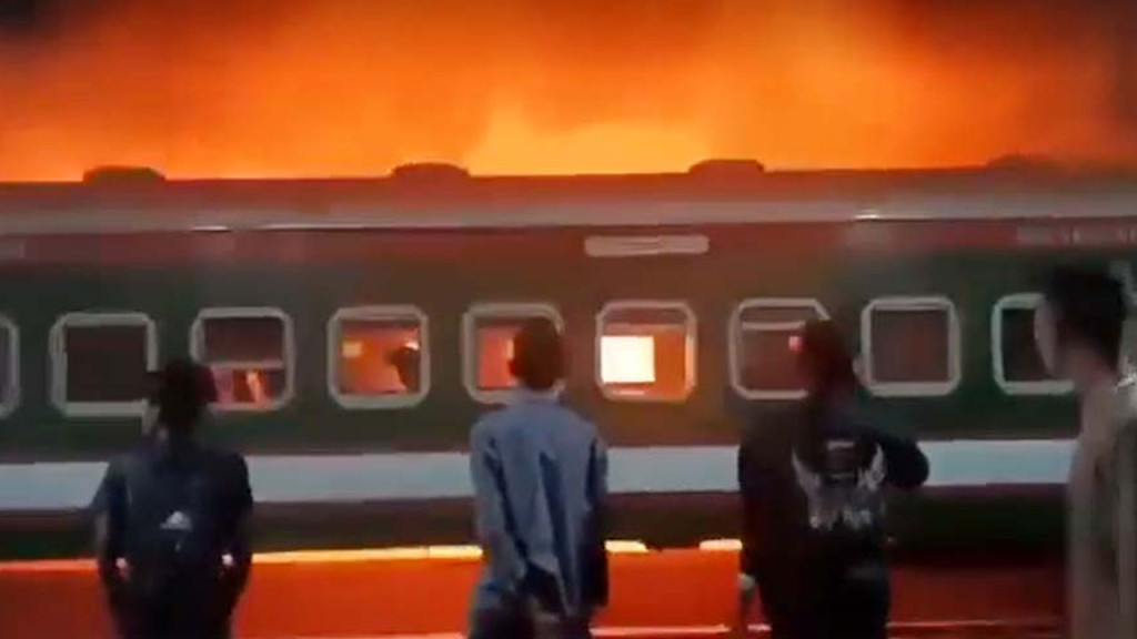 তফসিলের পর ট্রেনসহ ১১ বাহনে আগুন, সব ঢাকার বাইরে