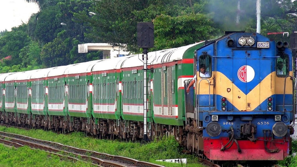 ট্রেনের ভাড়া আপাতত বাড়ছে না : মন্ত্রী