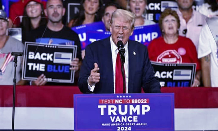 কমলা হ্যারিস ‘উগ্র বামপন্থী পাগল’: ট্রাম্প