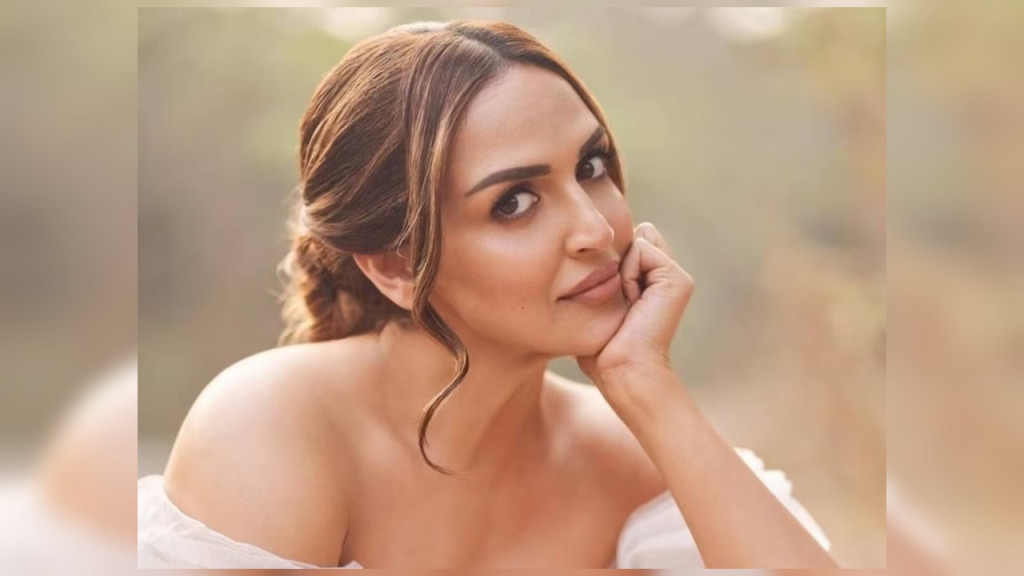 নিজের লেখা বইয়ে শাশুড়িকে নিয়ে যা বললেন এষা