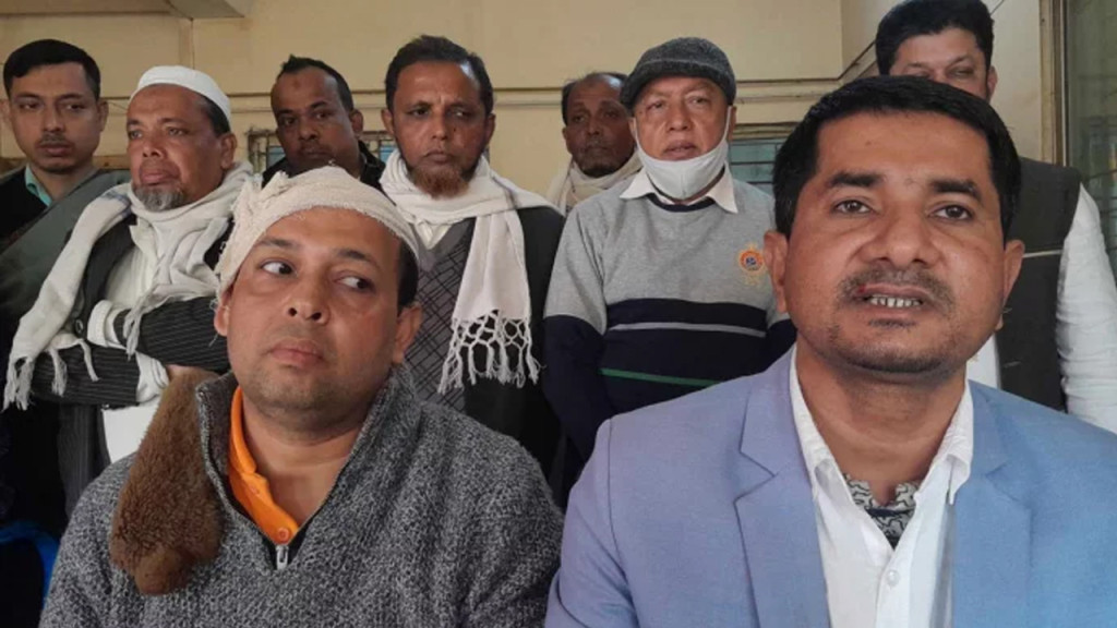 জাতীয় পতাকা অবমাননার প্রতিবাদ, হোটেল শ্রমিকদের হামলায় আহত ২