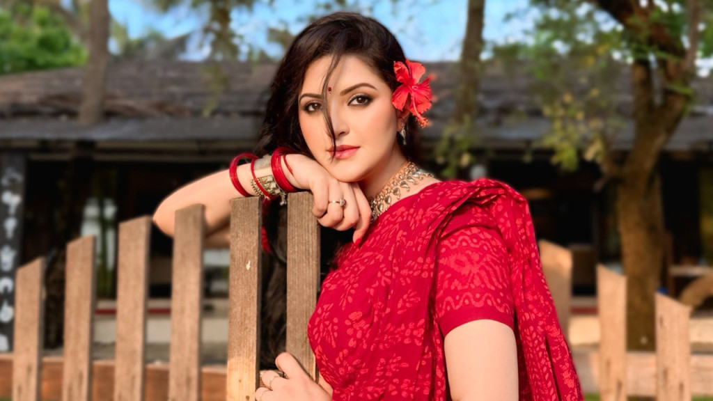 আমি বেঁচে আছি, লাইভে এসে জানালেন পরীমণি