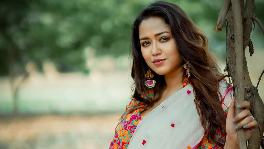 দম বন্ধ লাগে, ক্ষুধা লাগলে খেতে ইচ্ছে করে না : সোহিনী