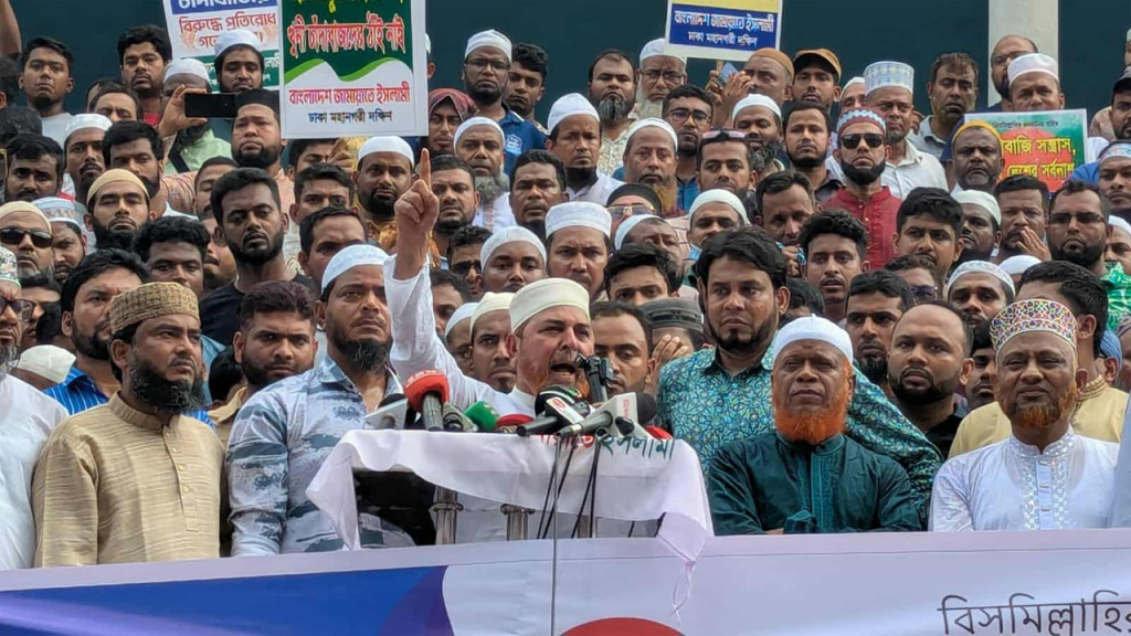 খালি নির্বাচন নির্বাচন করেন, খুনি চাঁদাবাজদের বিরুদ্ধে কথা বলেন না কেন?