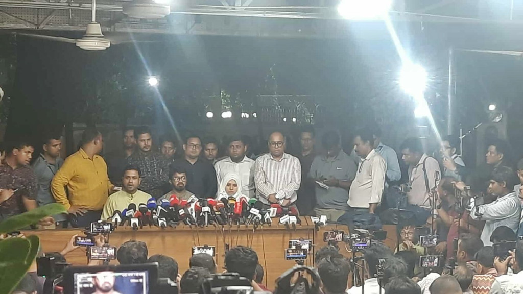 জাতীয় পার্টিকে বিরোধী দল করতে চায়— এ কথা শুনে প্রধান উপদেষ্টার বিস্ময়