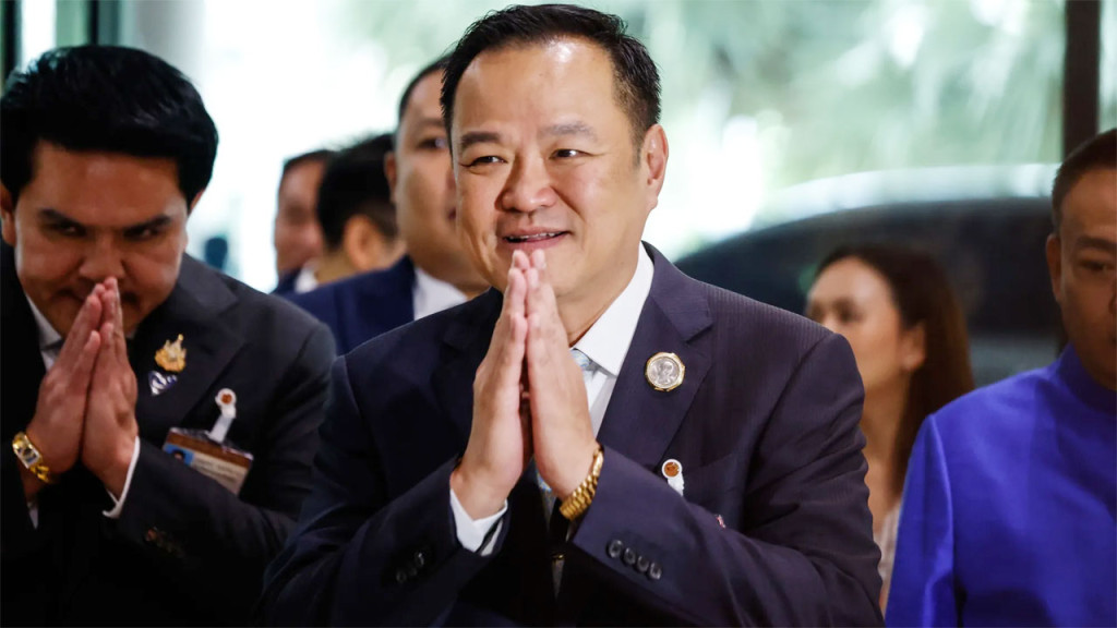 থাইল্যান্ডের নতুন প্রধানমন্ত্রী হলেন আনুতিন চার্নভিরাকুল