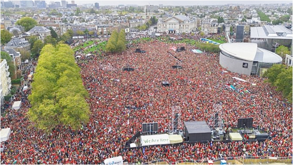 গাজা যুদ্ধের অবসানের দাবিতে নেদারল্যান্ডসে লাখ লাখ মানুষের বিক্ষোভ