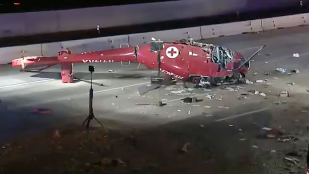 যুক্তরাষ্ট্রে সড়কে আছড়ে পড়ল হেলিকপ্টার, গুরুতর আহত ৩