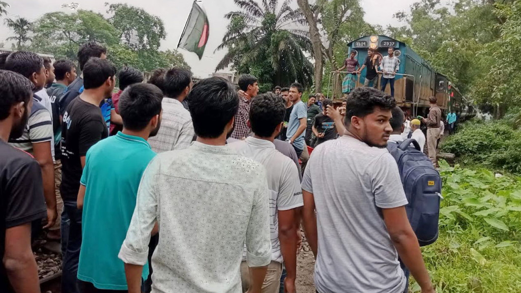 সর্বজনীন পেনশনের আওতায় ৫৪ হাজার মানুষ