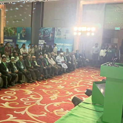 সন্ধ্যায় শপথ, রাতে মশাল মিছিল নতুন উপদেষ্টার বিরুদ্ধে