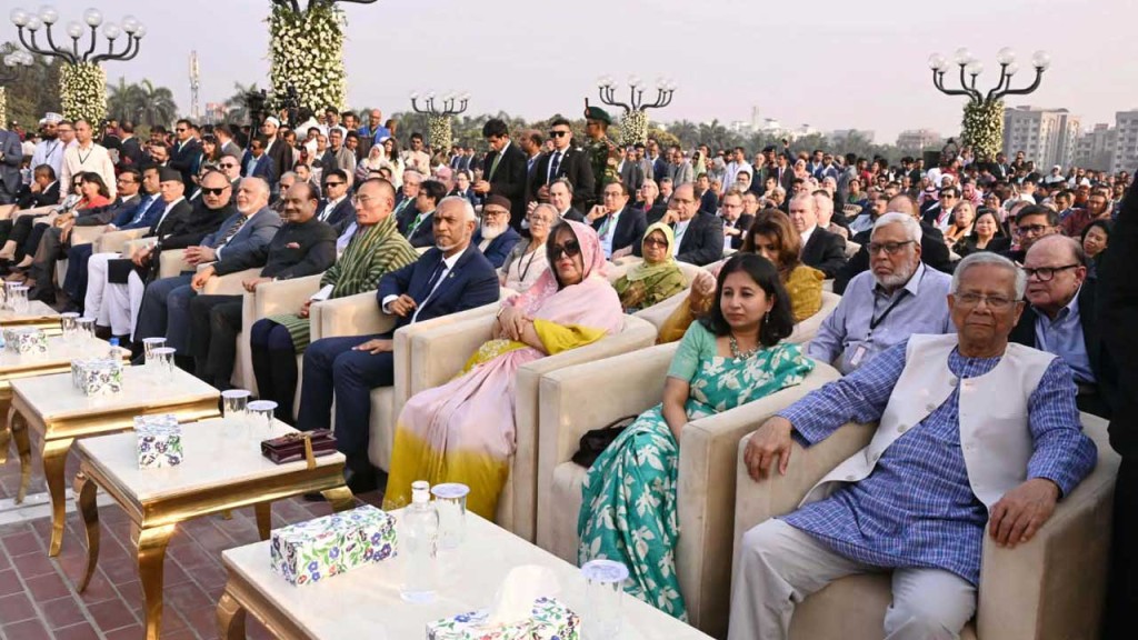 শপথ অনুষ্ঠান প্রত্যক্ষ করলেন বিদায়ী প্রধান উপদেষ্টা